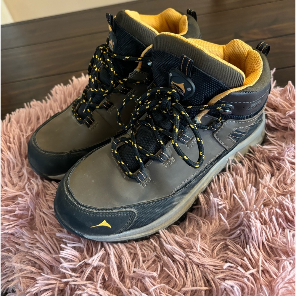 Boys Size 5 waterproof mid hiking boot